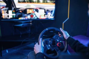 Dominar la configuración Logitech G29 G923 es el paso esencial para cualquier simracer que busque realismo. El secreto para eliminar la zona muerta es el archivo LUT